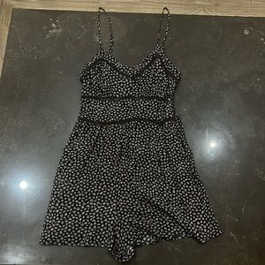 cute romper! tight fitting!